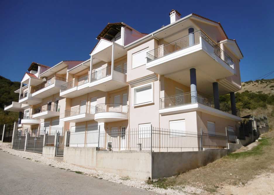ΔΙΩΡΟΦΗ ΟΙΚΟΔΟΜΗ  ΕΞΙ ΔΙΑΜΕΡΙΣΜΑΤΩΝ ΜΕ ΥΠΟΓΕΙΟ ΣΤΗΝ ΠΕΔΙΝΗ ΙΩΑΝΝΙΝΩΝ