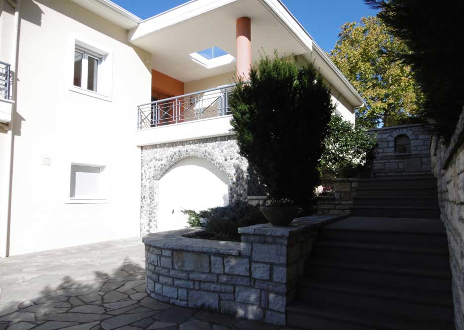 ΜΟΝΟΚΑΤΟΙΚΙΑ ΣΤΗΝ ΔΡΟΣΙΑ ΙΩΑΝΝΙΝΩΝ