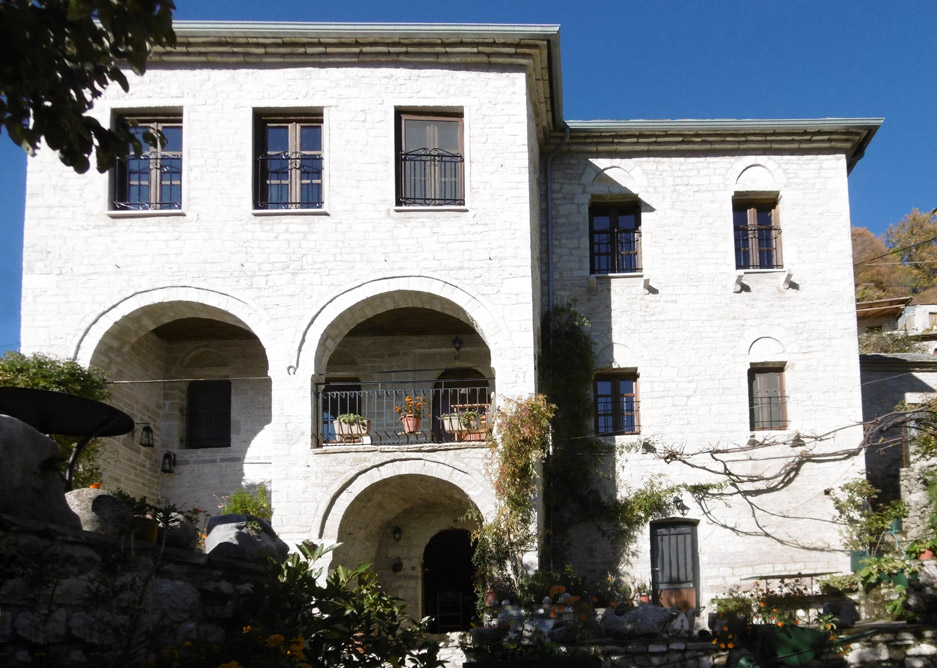 ΜΕΤΑΤΡΟΠΗ ΠΑΡΑΔΟΣΙΑΚΟΥ ΑΡΧΟΝΤΙΚΟΥ ΣΕ ΞΕΝΩΝΑ ΣΤΟ ΣΥΡΡΑΚΟ ΙΩΑΝΝΙΝΩΝ
