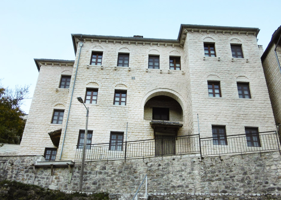 ΞΕΝΩΝΑΣ ΣΤΟ ΣΥΡΡΑΚΟ ΙΩΑΝΝΙΝΩΝ